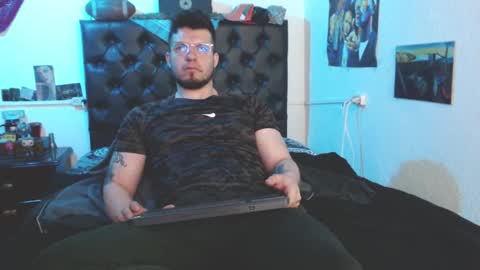 brad hot boy online show from February 7, 4:33 pm