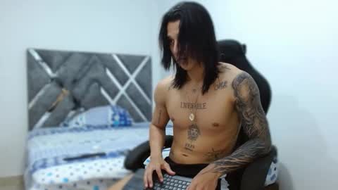 Snapshot of brad_wesley__ chatting on December 15, 1:32 am Brad online show from December 15, 1:32 am