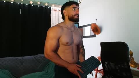 Snapshot of bradley_martinez chatting on January 30, 5:28 pm Bradley Martinez online show from January 30, 5:28 pm