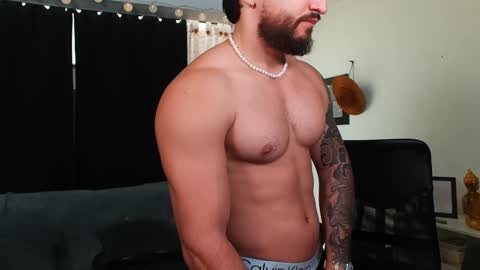 Snapshot of bradley_martinez chatting on February 4, 3:15 pm Bradley Martinez online show from February 4, 3:15 pm