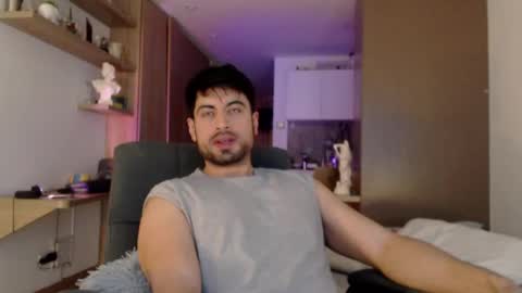 Snapshot of bradley_muscle chatting on September 19, 7:25 pm Bradley online show from September 19, 7:25 pm