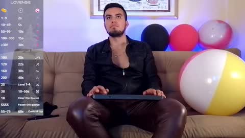 Snapshot of bradleycolton chatting on December 18, 9:29 pm Bradley Colton Independ Model online show from December 18, 9:29 pm