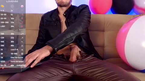 Snapshot of bradleycolton chatting on December 23, 5:32 pm Bradley Colton Independ Model online show from December 23, 5:32 pm
