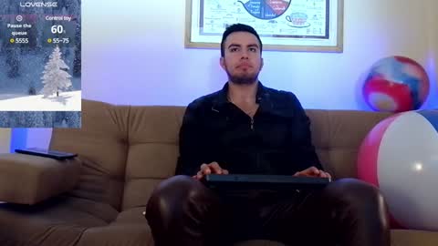 Snapshot of bradleycolton chatting on January 14, 1:17 pm Bradley Colton Independ Model online show from January 14, 1:17 pm