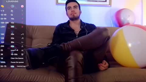 Snapshot of bradleycolton chatting on February 18, 4:37 pm Bradley Colton Independ Model online show from February 18, 4:37 pm