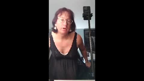 Snapshot of branda_ley chatting on December 15, 6:39 am Brandaley online show from December 15, 6:39 am