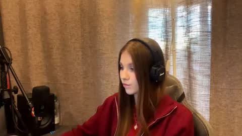 Snapshot of brandamatteson chatting on October 26, 1:17 pm Alice online show from October 26, 1:17 pm