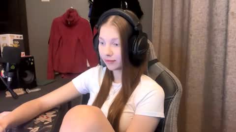 Snapshot of brandamatteson chatting on November 3, 3:13 pm Alice online show from November 3, 3:13 pm