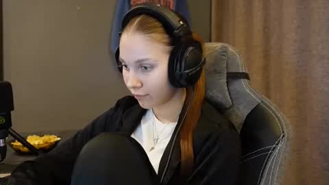 Snapshot of brandamatteson chatting on November 23, 2:28 pm Alice online show from November 23, 2:28 pm