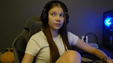 Snapshot of brandamatteson chatting on December 2, 2:23 pm Alice online show from December 2, 2:23 pm