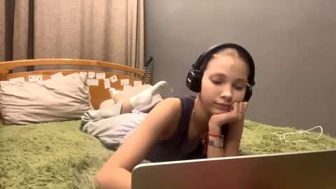 Snapshot of brandamatteson chatting on December 3, 4:05 pm Alice online show from December 3, 4:05 pm