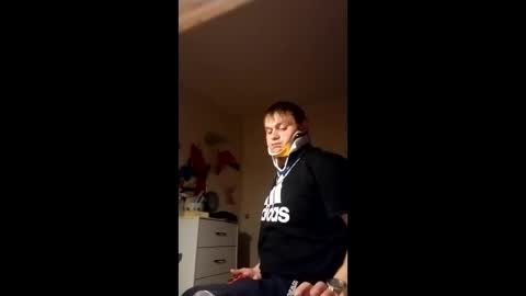 Snapshot of brandon281997 chatting on February 20, 2:30 am brandon281997 online show from February 20, 2:30 am