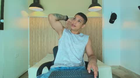 Snapshot of brandon_mercuri chatting on June 9, 12:50 pm BRANDON online show from June 9, 12:50 pm