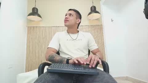 Snapshot of brandon_mercuri chatting on June 16, 12:52 pm BRANDON online show from June 16, 12:52 pm