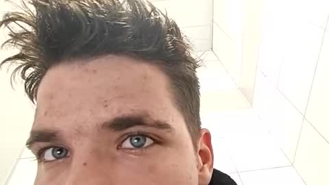 Snapshot of brandon_white_3 chatting on October 24, 12:12 pm Brandon online show from October 24, 12:12 pm