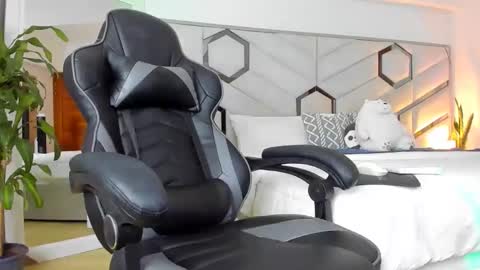 Snapshot of brandonandnat chatting on December 10, 12:06 am Brandon and Nath online show from December 10, 12:06 am