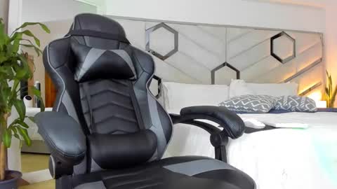 Snapshot of brandonandnat chatting on December 10, 10:16 pm Brandon and Nath online show from December 10, 10:16 pm