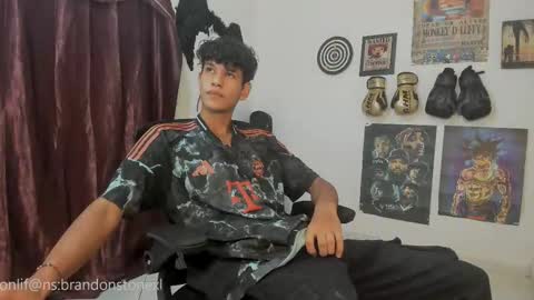 Snapshot of brandonstonexl chatting on October 1, 6:58 pm Brandon Stone online show from October 1, 6:58 pm