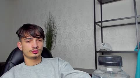 Snapshot of brandontatex chatting on December 4, 3:32 pm BrandonTateX online show from December 4, 3:32 pm