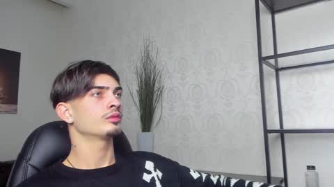 Snapshot of brandontatex chatting on December 13, 1:01 pm BrandonTateX online show from December 13, 1:01 pm