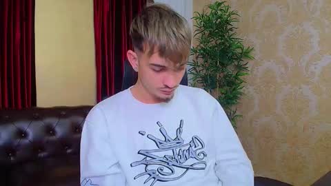 Snapshot of brandontatex chatting on October 12, 10:58 am BrandonTateX online show from October 12, 10:58 am