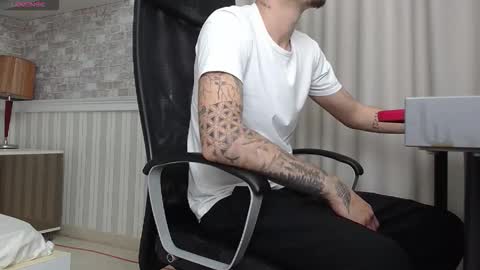 Snapshot of brandontatex chatting on October 26, 6:30 am BrandonTateX online show from October 26, 6:30 am