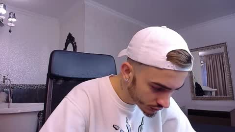 Snapshot of brandontatex chatting on November 13, 5:50 am BrandonTateX online show from November 13, 5:50 am