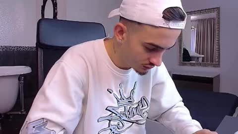 Snapshot of brandontatex chatting on November 14, 8:13 am BrandonTateX online show from November 14, 8:13 am