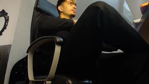 Snapshot of brandontatex chatting on December 4, 10:24 am BrandonTateX online show from December 4, 10:24 am