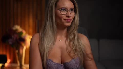 Snapshot of brandywhite chatting on January 19, 4:44 am Alex online show from January 19, 4:44 am