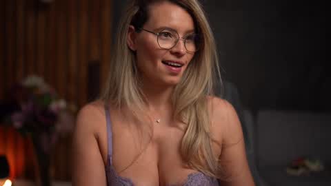 Snapshot of brandywhite chatting on January 28, 5:00 am Alex online show from January 28, 5:00 am