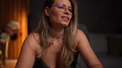 Snapshot of brandywhite chatting on October 15, 4:34 am Alex online show from October 15, 4:34 am