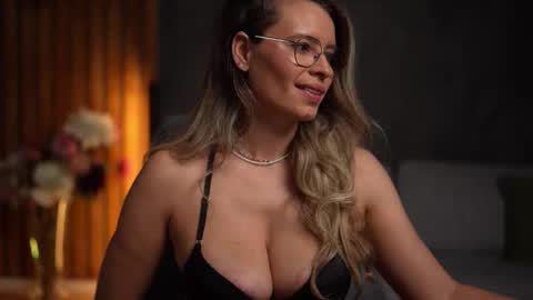 Snapshot of brandywhite chatting on November 4, 5:06 am Alex online show from November 4, 5:06 am