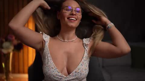 Snapshot of brandywhite chatting on November 17, 5:02 am Alex online show from November 17, 5:02 am