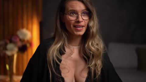 Snapshot of brandywhite chatting on November 22, 5:17 am Alex online show from November 22, 5:17 am