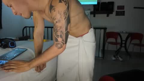 Snapshot of branfonhot chatting on September 10, 12:43 am Instagram twitter BRAN LOPEZ online show from September 10, 12:43 am