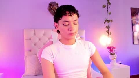 Snapshot of brann_tadzio chatting on December 19, 1:51 pm online show from December 19, 1:51 pm