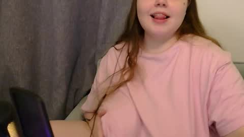 Snapshot of brattyprincess_emma chatting on November 22, 6:51 pm Emma online show from November 22, 6:51 pm