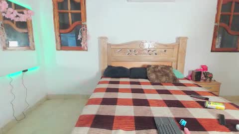 bratz_glloe online show from March 2, 2:47 am