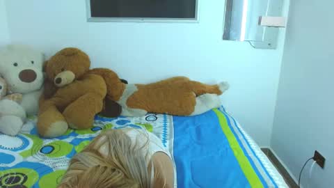 Snapshot of bratz_xx18 chatting on January 23, 12:57 am bratz xx118 online show from January 23, 12:57 am