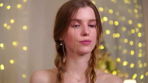 Snapshot of brave_journey chatting on March 4, 10:38 pm Eli online show from March 4, 10:38 pm