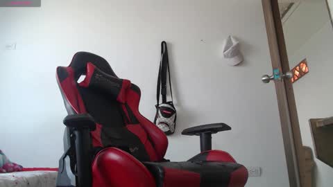 Snapshot of brayan_chevignon chatting on November 18, 2:43 pm brayan_chevignon online show from November 18, 2:43 pm