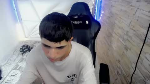 Snapshot of brayan_lopezz chatting on December 4, 6:50 pm BRAYAN online show from December 4, 6:50 pm