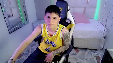 Snapshot of brayan_lopezz chatting on January 7, 4:37 pm BRAYAN online show from January 7, 4:37 pm