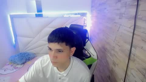 Snapshot of brayan_lopezz chatting on January 17, 1:03 pm BRAYAN online show from January 17, 1:03 pm