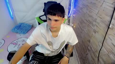 Snapshot of brayan_lopezz chatting on January 21, 12:29 pm BRAYAN online show from January 21, 12:29 pm