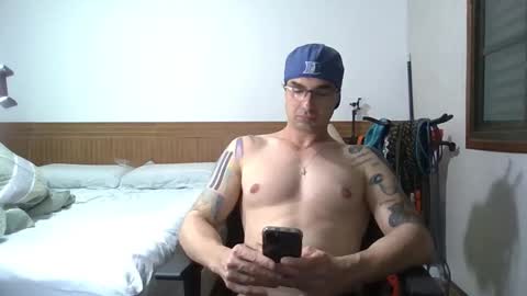 Snapshot of braziliannakedguy chatting on October 19, 12:44 am Fabio online show from October 19, 12:44 am