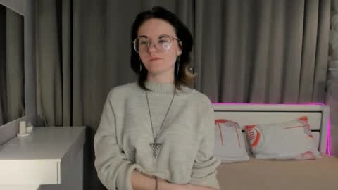 Eva  online show from November 15, 7:10 pm