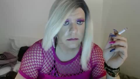 breeblowzcloudz online show from March 13, 11:33 pm