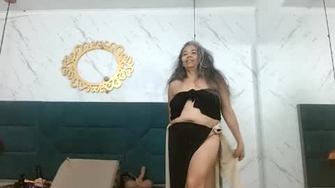 BRENDA VELASQUEZ online show from June 25, 9:30 pm